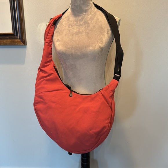 Eddie Bauer deep pinkcanvas crossbody EUC - Picture 5 of 13